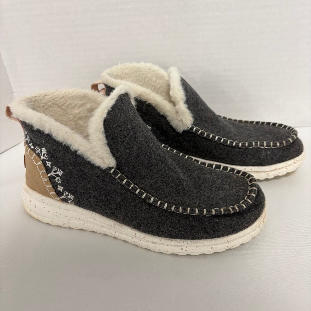 HEYDUDE Womens 9 Gray Faux Fur Lined Snowflake Embroidered Slip On Booties